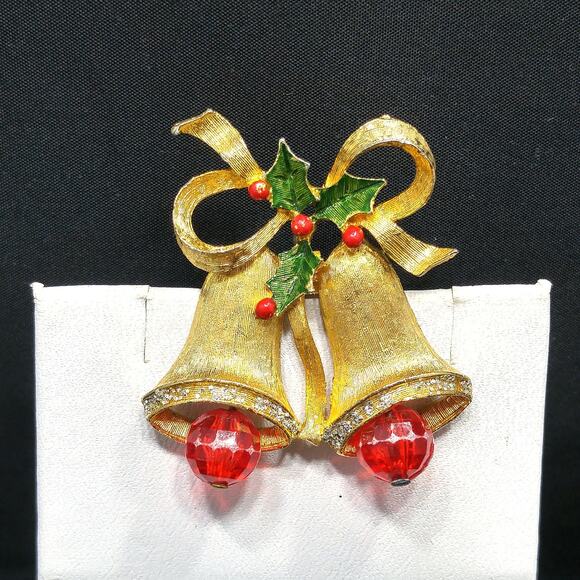 Christmas Bells Brooch, Green Red Enamel Holly, 1950s Vintage Jewelry - Picture 10 of 10